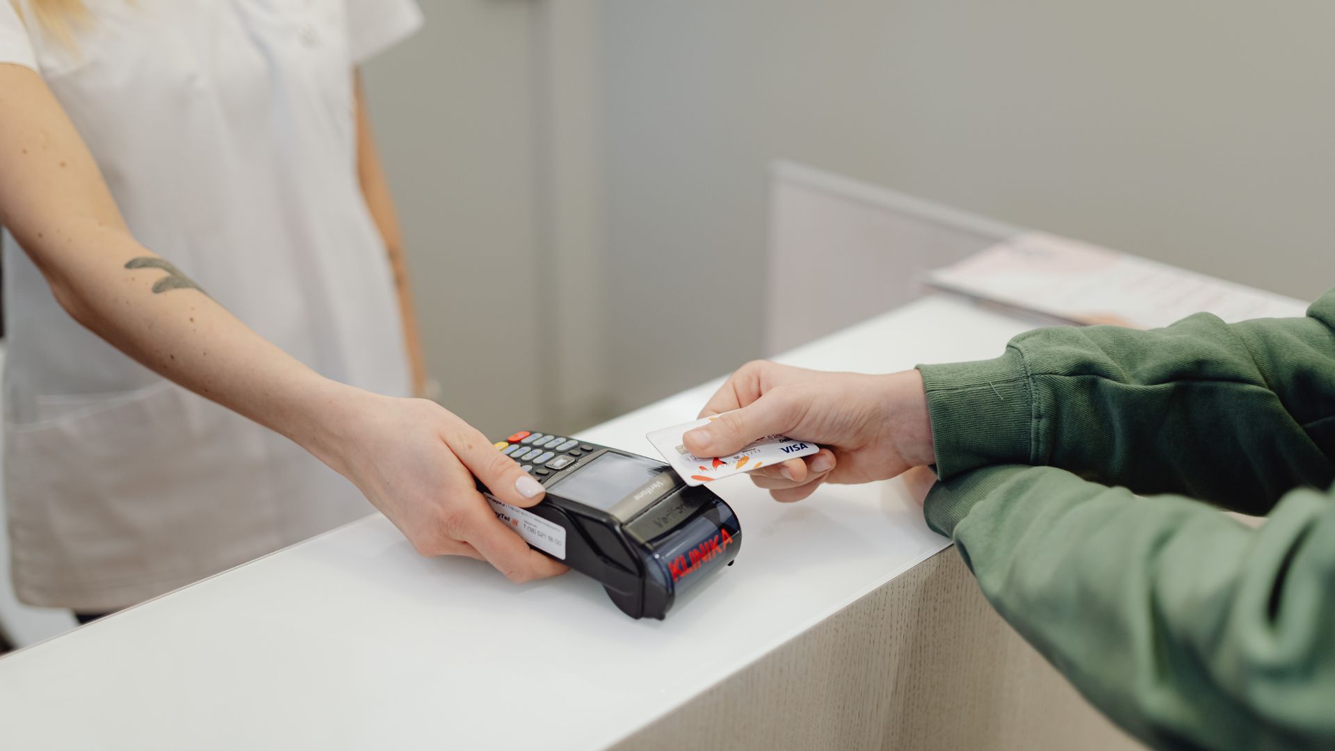 Why Online Buyers in Finland Choose Virtual Cards Over Bank Cards